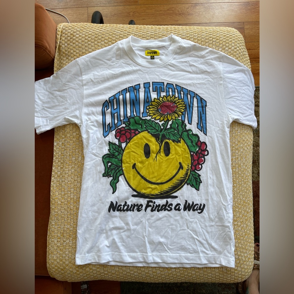 Medium Chinatown Market Nature Finds A Way T-shirt